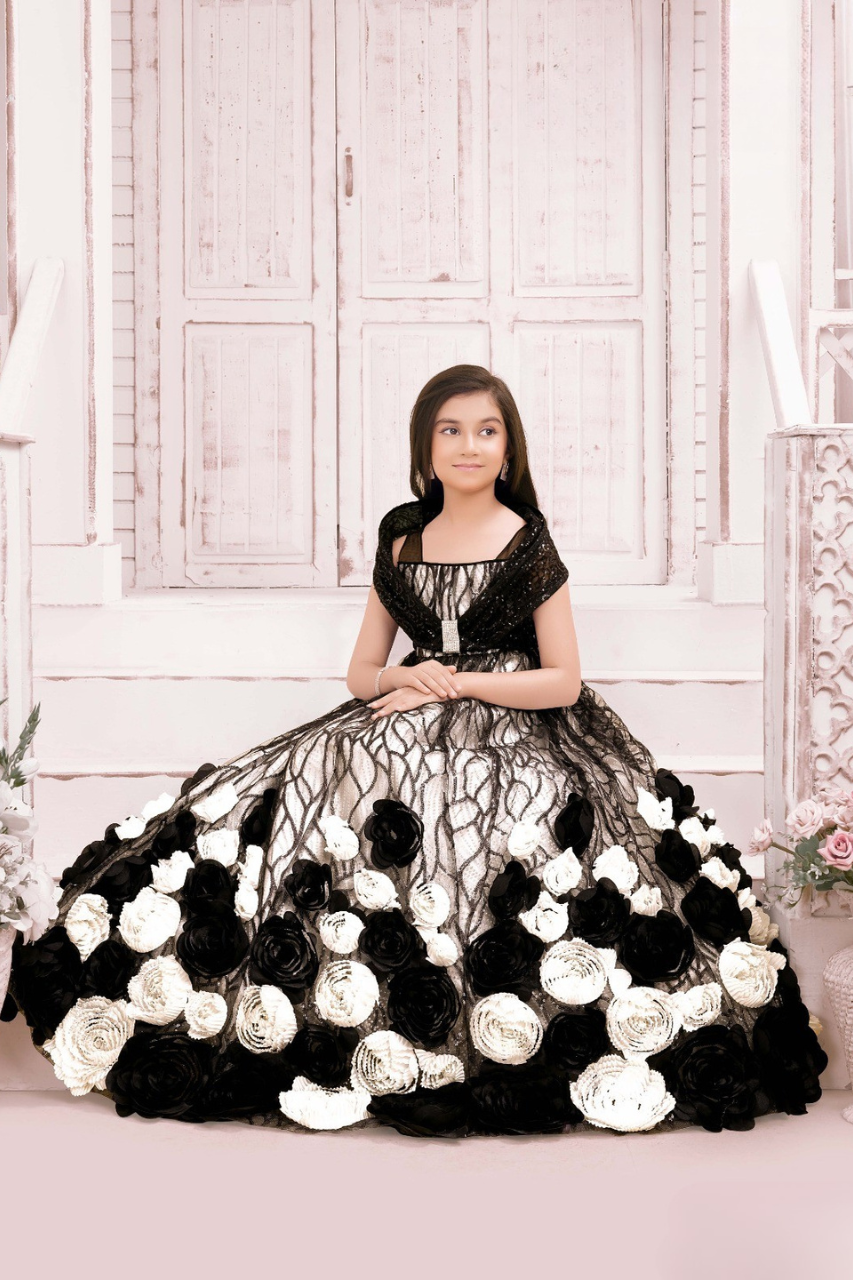 Black & White Girls’ Elegant Floral Party Gown